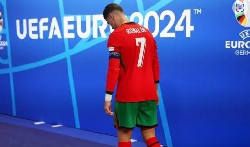 Ronaldo chia tay đội tuyển Bồ Đào Nha?