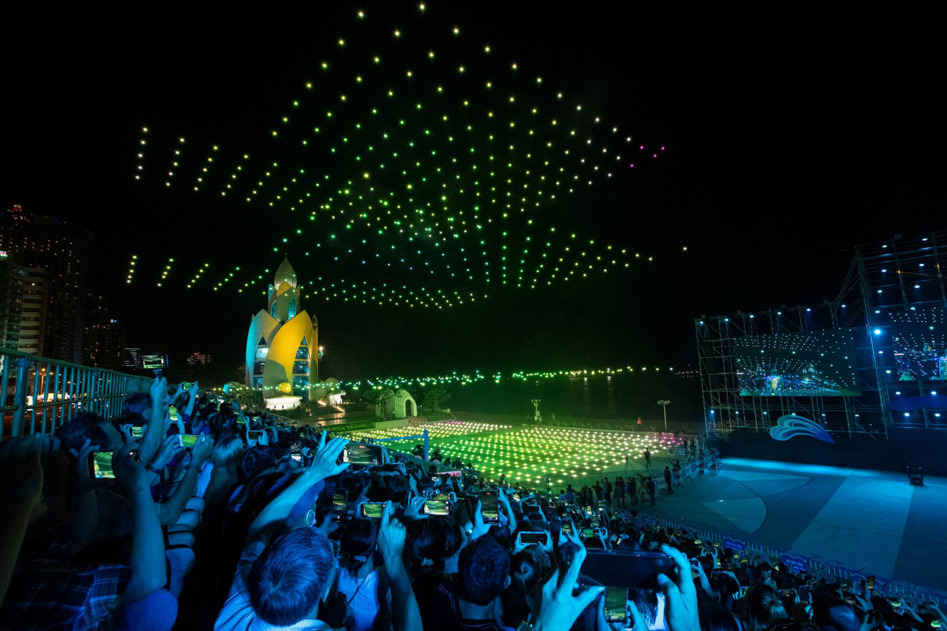 Sẽ có lượng khách rất lớn đổ về khu vực Quảng trường 2 tháng 4, Nha Trang để theo dõi các màn trình diễn ánh sáng nghệ thuật vào tối 13-7. 