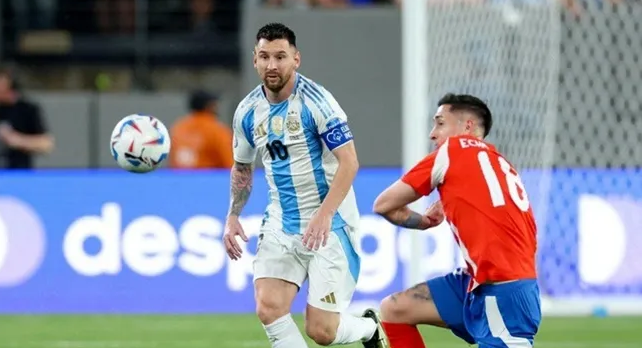 Messi ẩn ý giã từ tuyển Argentina