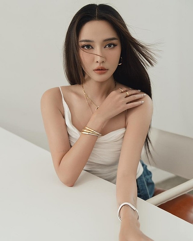 Bích Phương “lột xác” ngoạn mục từ nhan sắc đến phong cách Bích Phương “lột xác” ngoạn mục từ nhan sắc đến phong cách