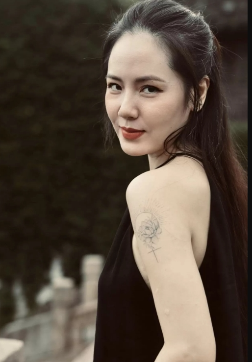 Ca sĩ Phương Linh xinh đẹp, trẻ trung tuổi 40