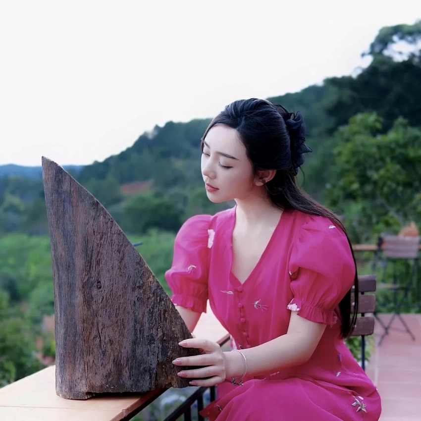 Ngắm nhan sắc đời thường của diễn viên Quỳnh Kool