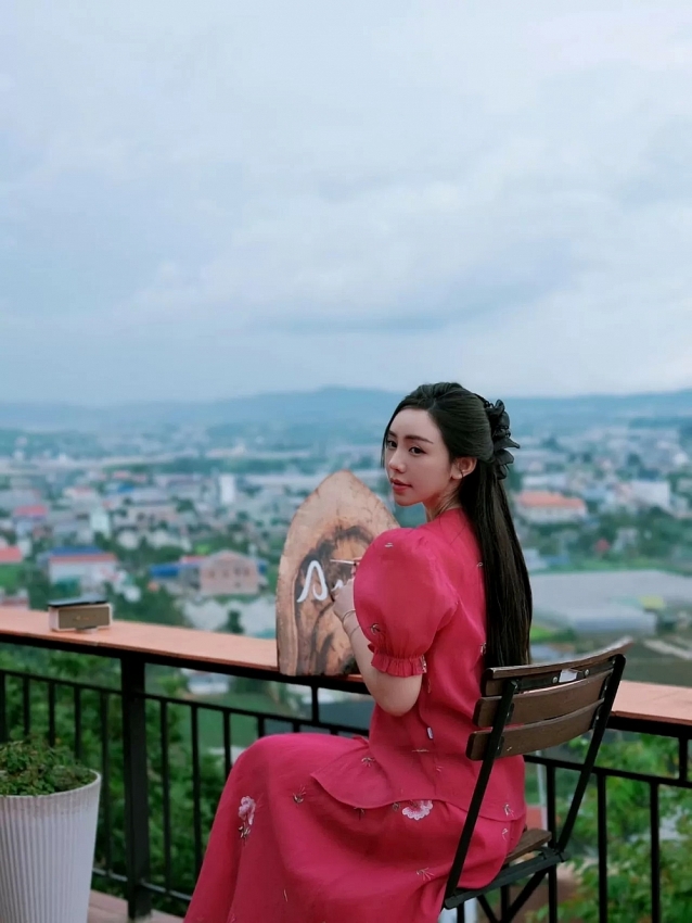 Ngắm nhan sắc đời thường của diễn viên Quỳnh Kool