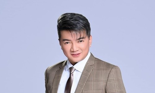 Đàm Vĩnh Hưng bị cấm biểu diễn 9 tháng vì đeo huy hiệu “lạ”