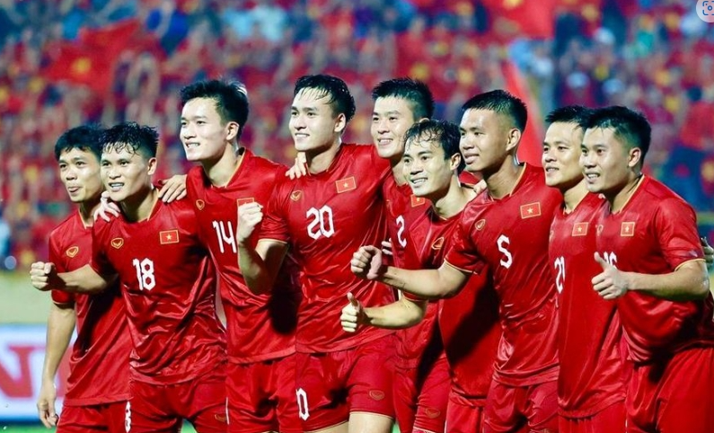 Tuyển Việt Nam so tài đội bóng mạnh thế giới