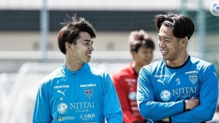Yokohama FC thăng hoa, Công Phượng tiếp tục thất sủng