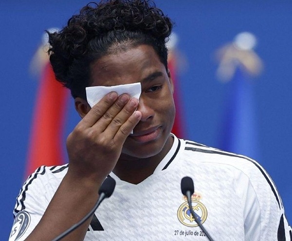 Tiền đạo Endrick bật khóc trong buổi ra mắt Real Madrid