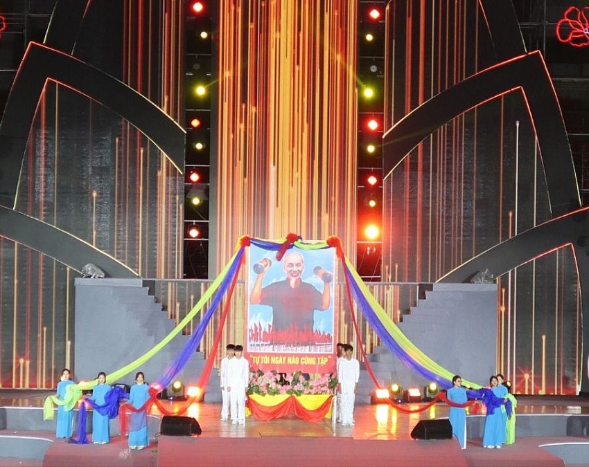 Thứ trưởng Nguyễn Thị Kim Chi dự Tổng duyệt Lễ Khai mạc Hội khoẻ Phù Đổng toàn quốc lần thứ X