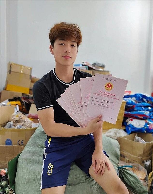 “Kiếm 7 tỷ 1 ngày”, Lê Dương Bảo Lâm giàu cỡ nào? “Kiếm 7 tỷ 1 ngày”, Lê Dương Bảo Lâm giàu cỡ nào?