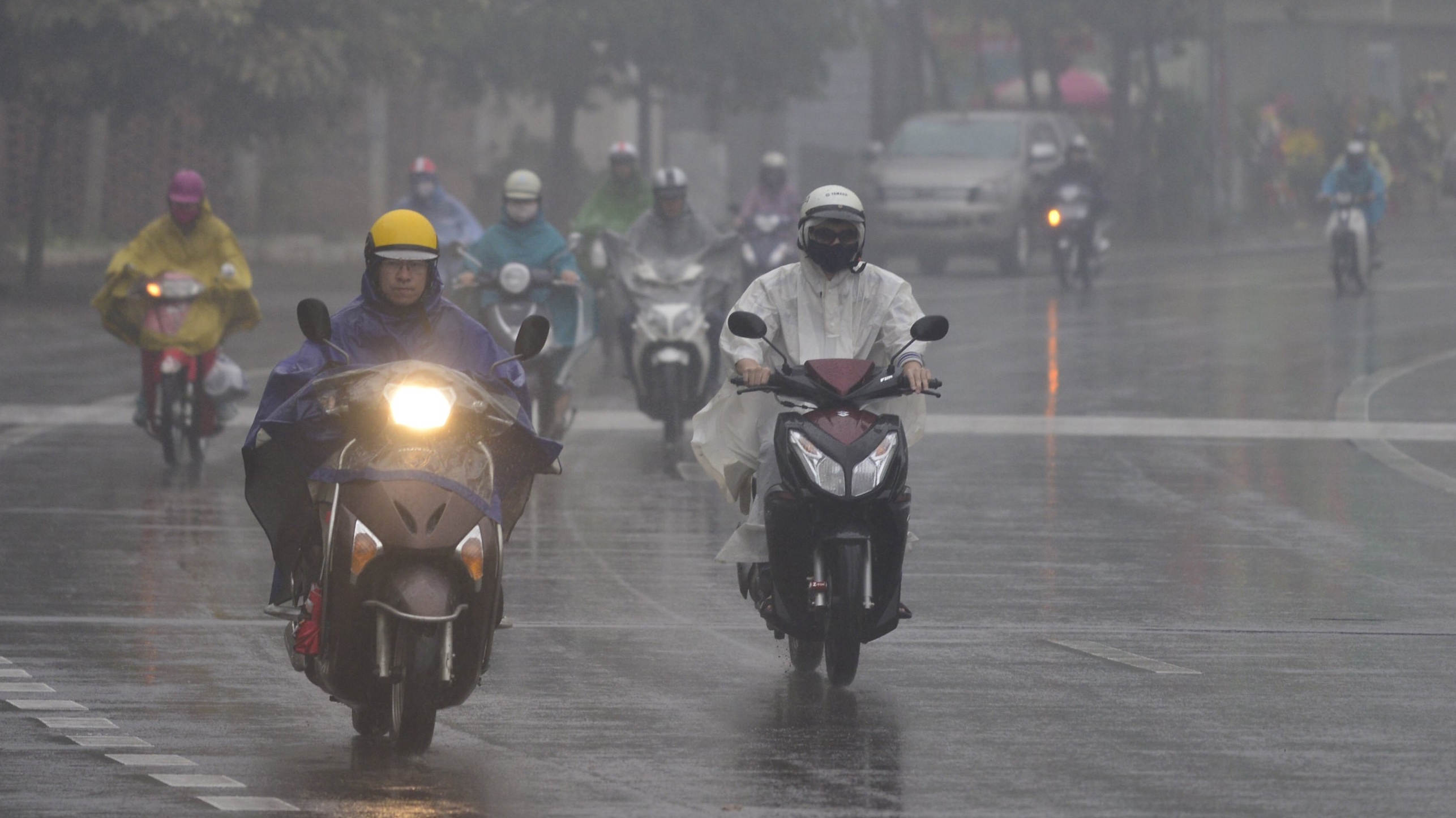 Dự báo thời tiết đêm nay và ngày mai 31/7: Hà Nội và các khu vực trên cả nước