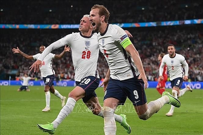 Bóng đá Anh bị UEFA phạt nặng