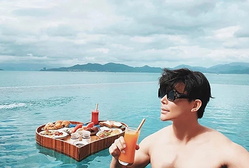 Cuộc sống xa hoa của Nathan Lee Cuộc sống xa hoa của Nathan Lee