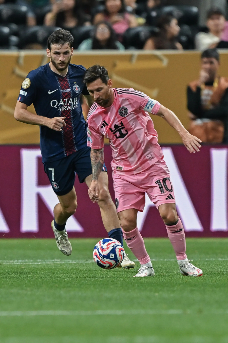 Messi sắp chơi bóng ở Ngoại hạng Anh?