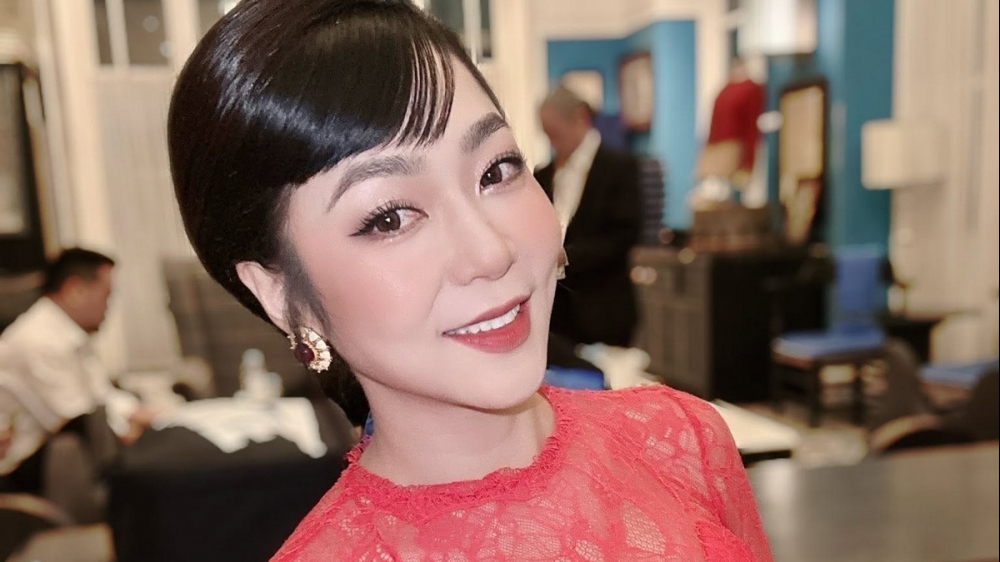 Hà Thanh Xuân mặc gợi cảm, trẻ trung sau sóng gió hôn nhân