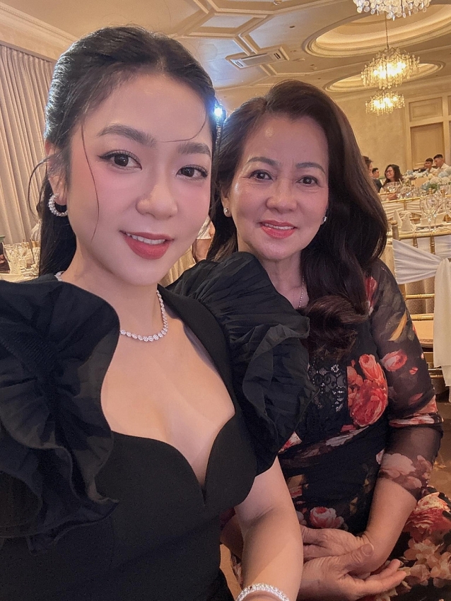 Hà Thanh Xuân mặc gợi cảm, trẻ trung sau sóng gió hôn nhân