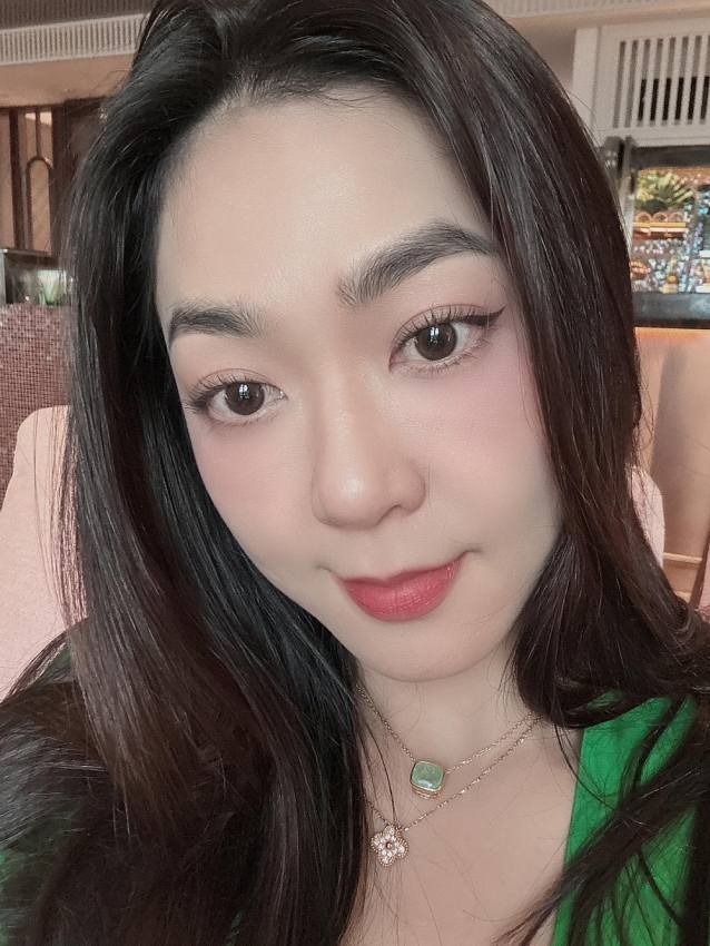 Hà Thanh Xuân mặc gợi cảm, trẻ trung sau sóng gió hôn nhân