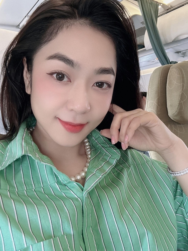 Hà Thanh Xuân mặc gợi cảm, trẻ trung sau sóng gió hôn nhân