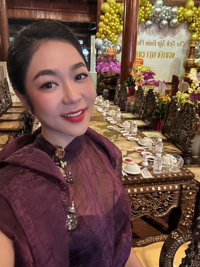 Hà Thanh Xuân mặc gợi cảm, trẻ trung sau sóng gió hôn nhân