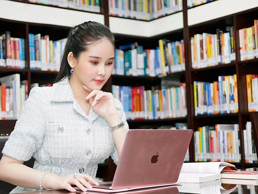 Hoa hậu từng gây tranh cãi có hôn nhân nhiều người ngưỡng mộ
