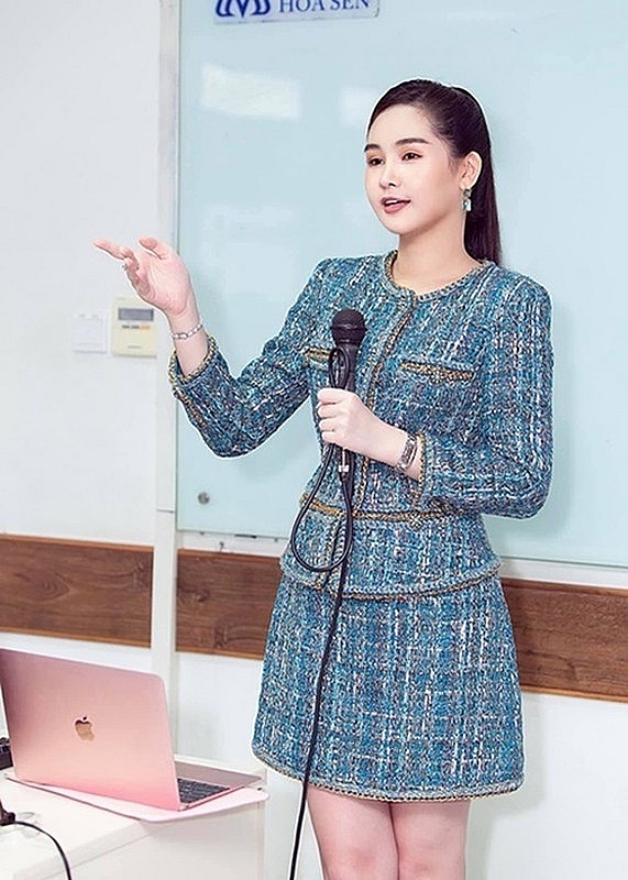 Hoa hậu từng gây tranh cãi có hôn nhân nhiều người ngưỡng mộ
