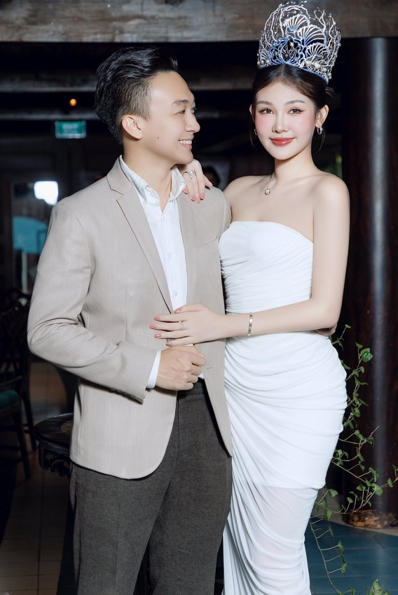 Hoa hậu từng gây tranh cãi có hôn nhân nhiều người ngưỡng mộ