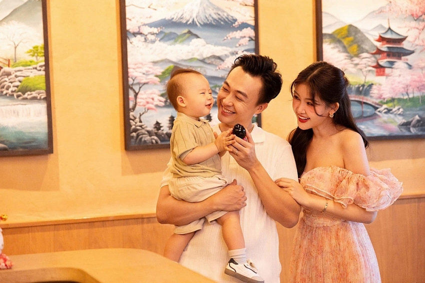 Hoa hậu từng gây tranh cãi có hôn nhân nhiều người ngưỡng mộ