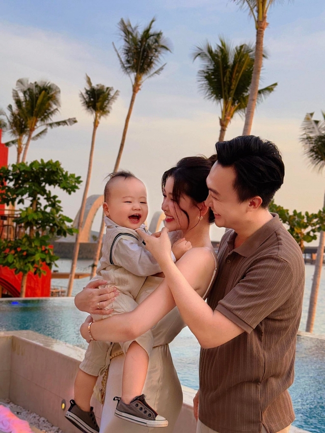 Hoa hậu từng gây tranh cãi có hôn nhân nhiều người ngưỡng mộ