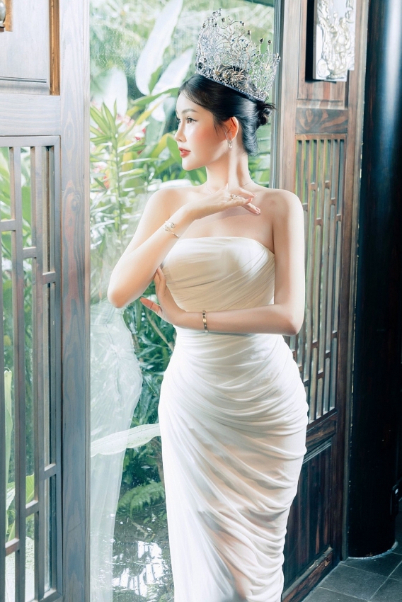 Hoa hậu từng gây tranh cãi có hôn nhân nhiều người ngưỡng mộ