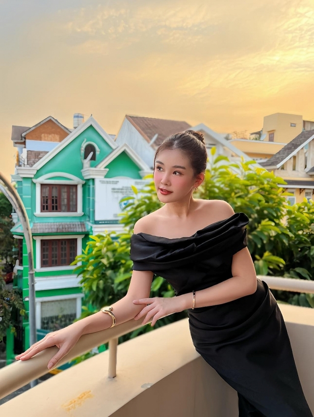 Hoa hậu từng gây tranh cãi có hôn nhân nhiều người ngưỡng mộ