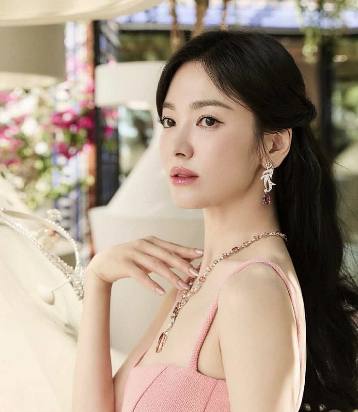 Song Hye Kyo gây kinh ngạc trong loạt ảnh mới, xứng tầm nữ thần nhan sắc