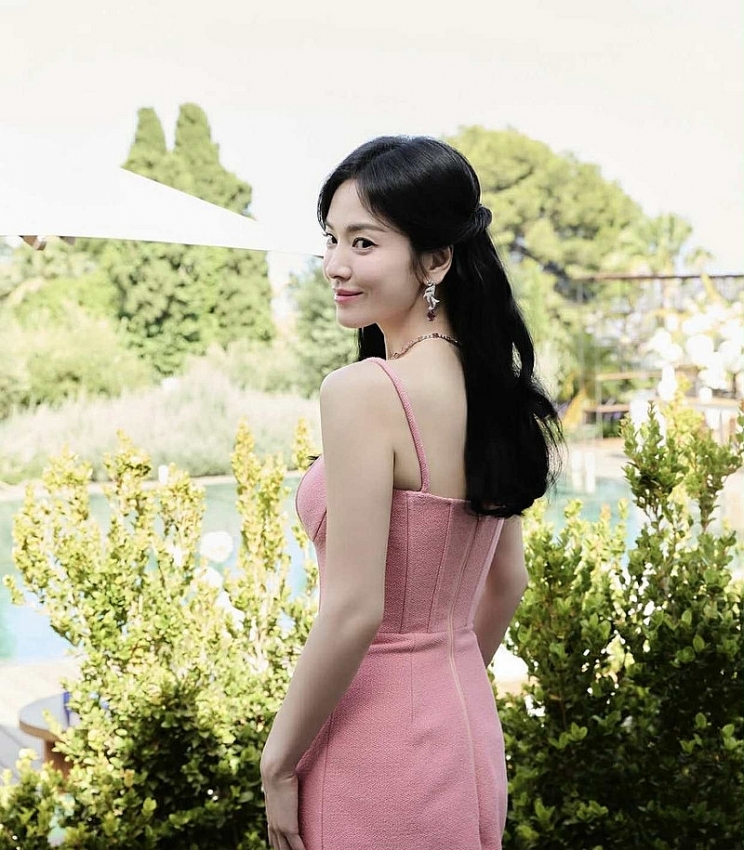 Song Hye Kyo gây kinh ngạc trong loạt ảnh mới, xứng tầm nữ thần nhan sắc