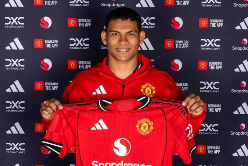 Man United chiêu mộ tài năng 18 tuổi