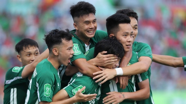 Đội bóng của Công Phượng chia tay hơn nửa đội hình