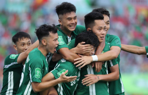 Đội bóng của Công Phượng chia tay hơn nửa đội hình