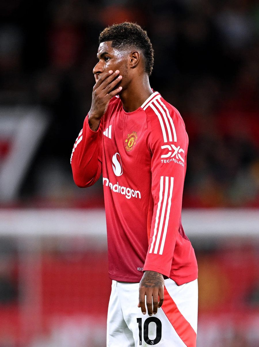 Tân binh Cunha khoe áo đấu số 10 tại Man Utd