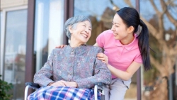 Có nên để cha mẹ sống tuổi già trong viện dưỡng lão?