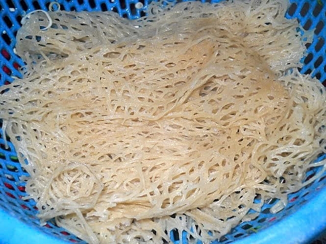 Lạ miệng với món phở sắn Quế Sơn sợi đan như lưới cá
