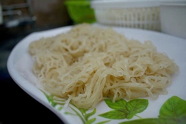 Lạ miệng với món phở sắn Quế Sơn sợi đan như lưới cá