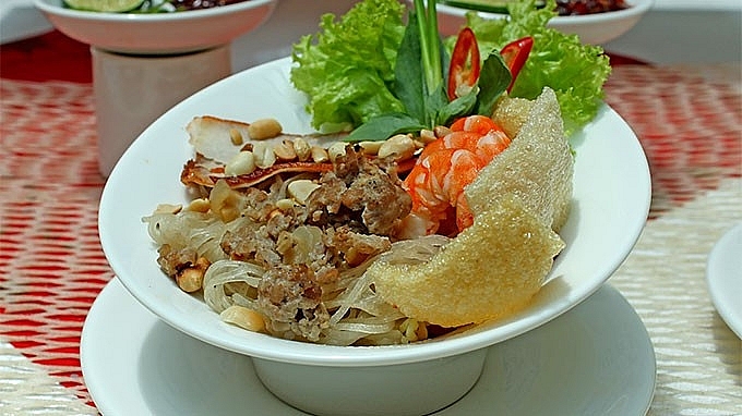 Lạ miệng với món phở sắn Quế Sơn sợi đan như lưới cá