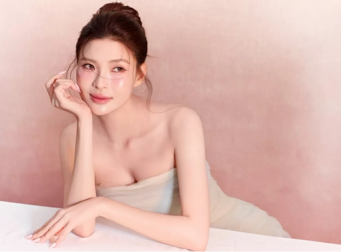 Diễn viên Thúy Diễm trẻ trung, gợi cảm tuổi 39