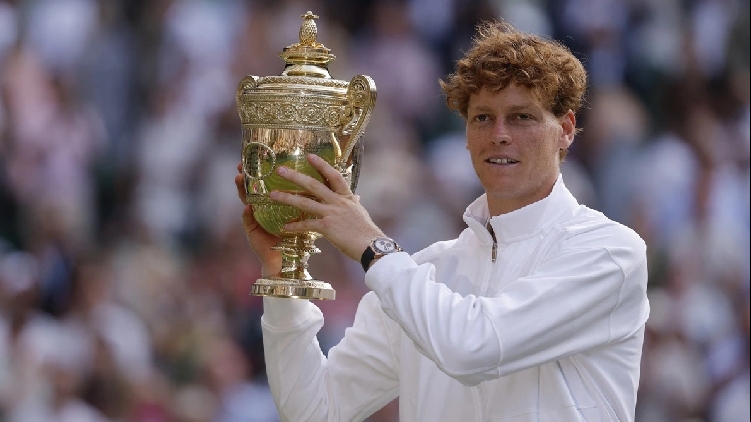 Jannik Sinner đánh bại Carlos Alcaraz, lần đầu đăng quang Wimbledon