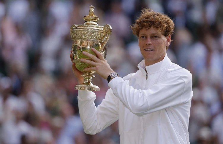 Jannik Sinner đánh bại Carlos Alcaraz, lần đầu đăng quang Wimbledon