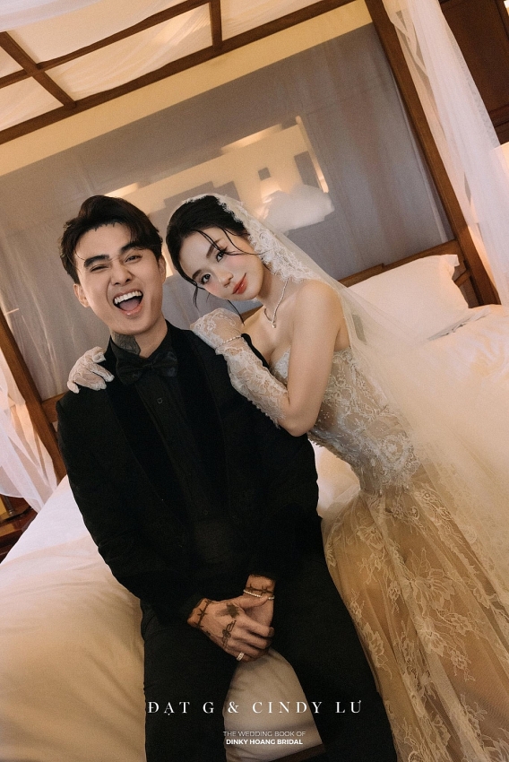 Vợ Đạt G và vợ Đình Tú gây chú ý vì gu thời trang đối lập