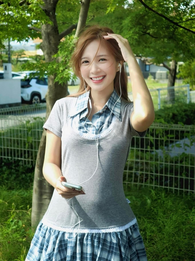 Vợ Đạt G và vợ Đình Tú gây chú ý vì gu thời trang đối lập