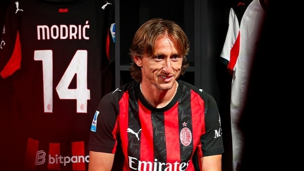 Công bố số áo và tiết lộ mức lương của Modric tại AC Milan