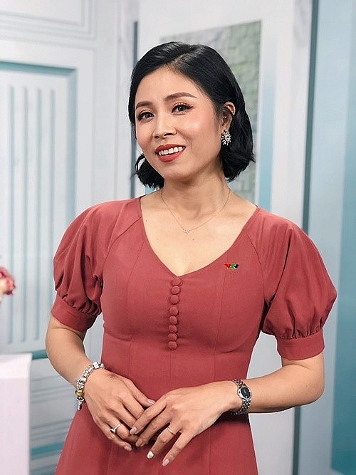 BTV Hoàng Linh trước ồn ào bị phạt 107,5 triệu BTV Hoàng Linh trước ồn ào bị phạt 107,5 triệu