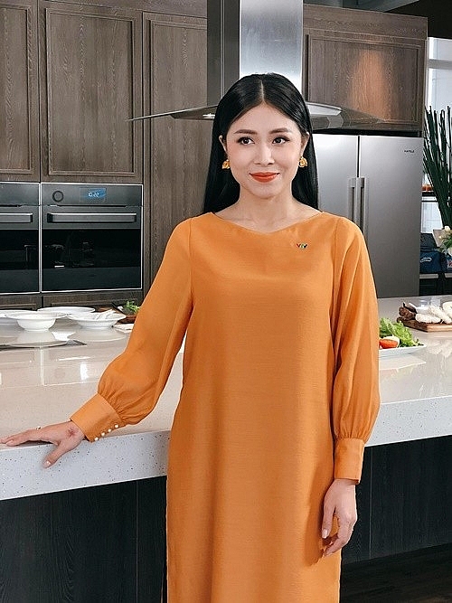 BTV Hoàng Linh trước ồn ào bị phạt 107,5 triệu BTV Hoàng Linh trước ồn ào bị phạt 107,5 triệu