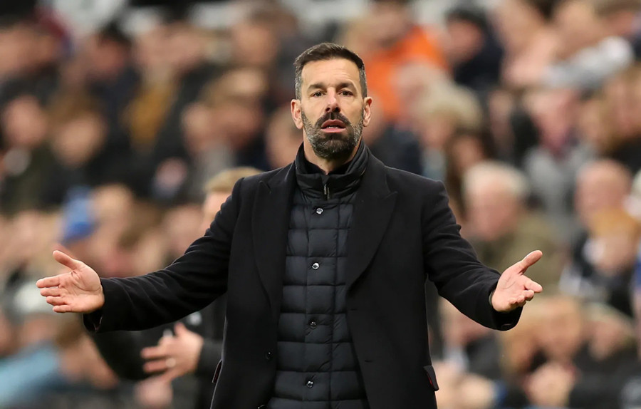 Leicester bổ nhiệm HLV thay thế Ruud van Nistelrooy