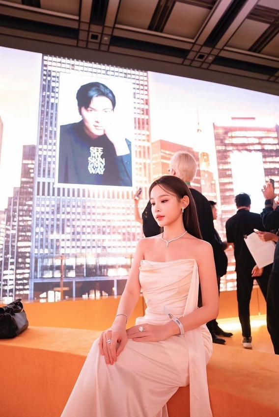 Nhan sắc "chuẩn AI" của mỹ nhân khiến Lee Min Ho 2 lần chú ý
