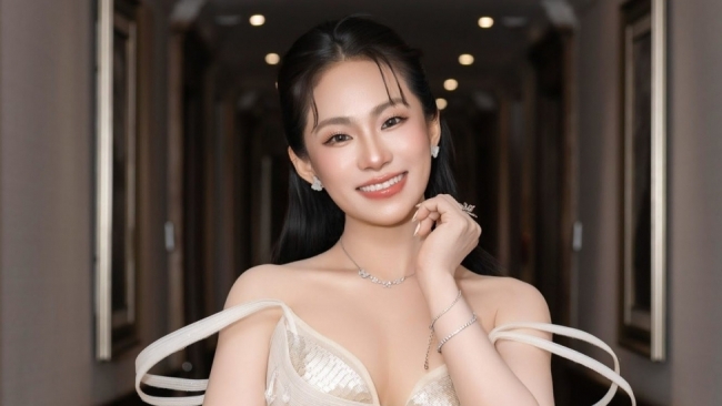 Lương Bích Hữu tuổi 41 xinh như búp bê sau khi giảm 17 kg